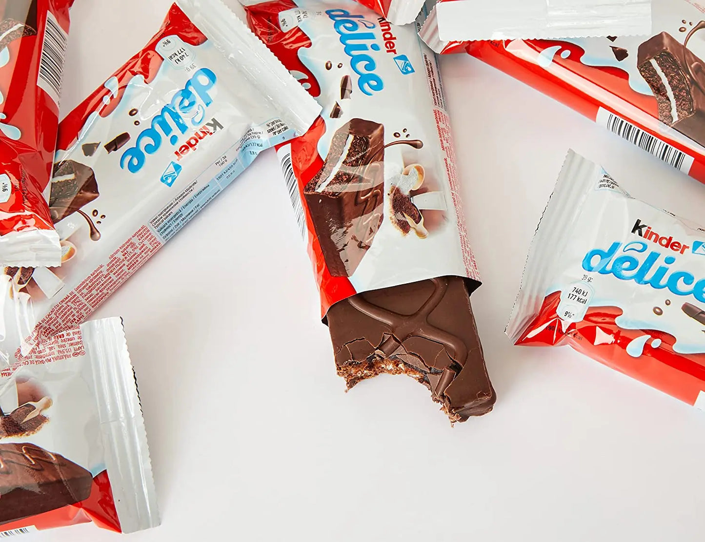 Kinder Delice cake of cocoa-case of 20 units of 39g. Delicious and tender sponge cake made from milk, flour and eggs and covered with a thin layer of milk chocolate.